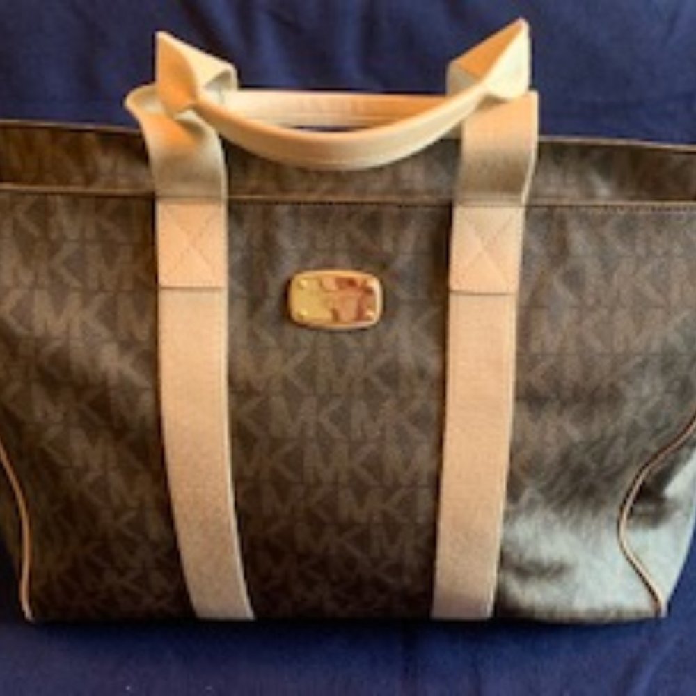 Used- Michael Kors Signature Large EW Travel Tote